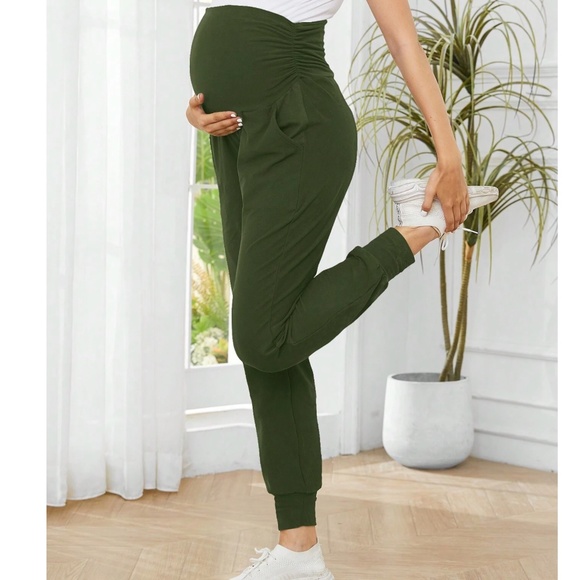 Maternity Minimalist Pockets Joggers - Picture 5 of 8
